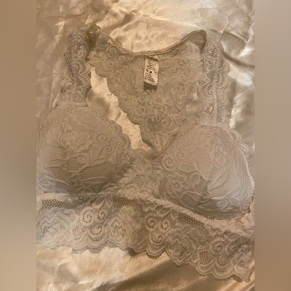 M/L bralette, not sure where it’s from. fits like a large